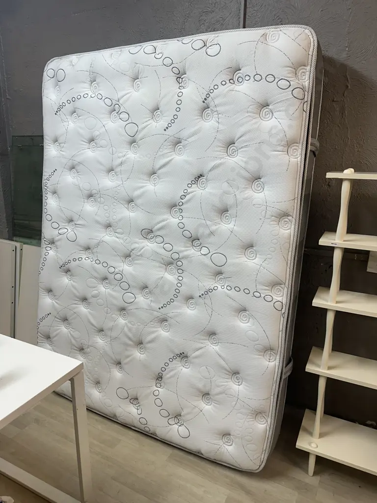 Slumberzone Retreat Queen Size Mattress Image 1++
