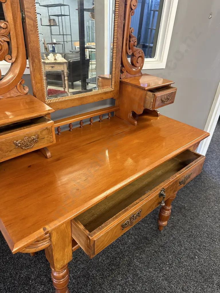Kauri Colonial Dresser With Three Drawers, Carved Wood Details & Bevelled Edge Mirror H172,W110,D50cm. Image 1++