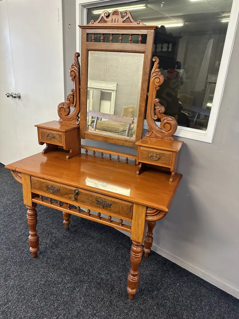 Kauri Colonial Dresser With Three Drawers, Carved Wood Details & Bevelled Edge Mirror H172,W110,D50cm. Image 1++
