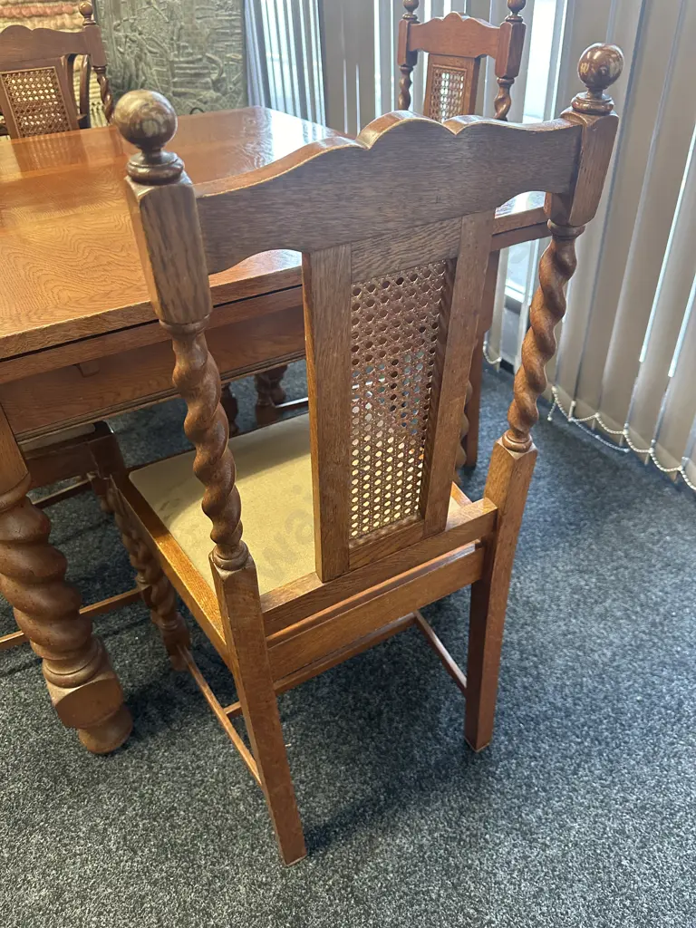 Oak Barley Twist Extension Table With Set of 6 Barley Twist Dining Chairs Image 1++