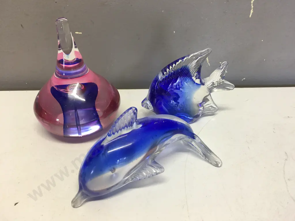 Glass Paper Weight, Dolphin & Fish Ornaments Image 1++
