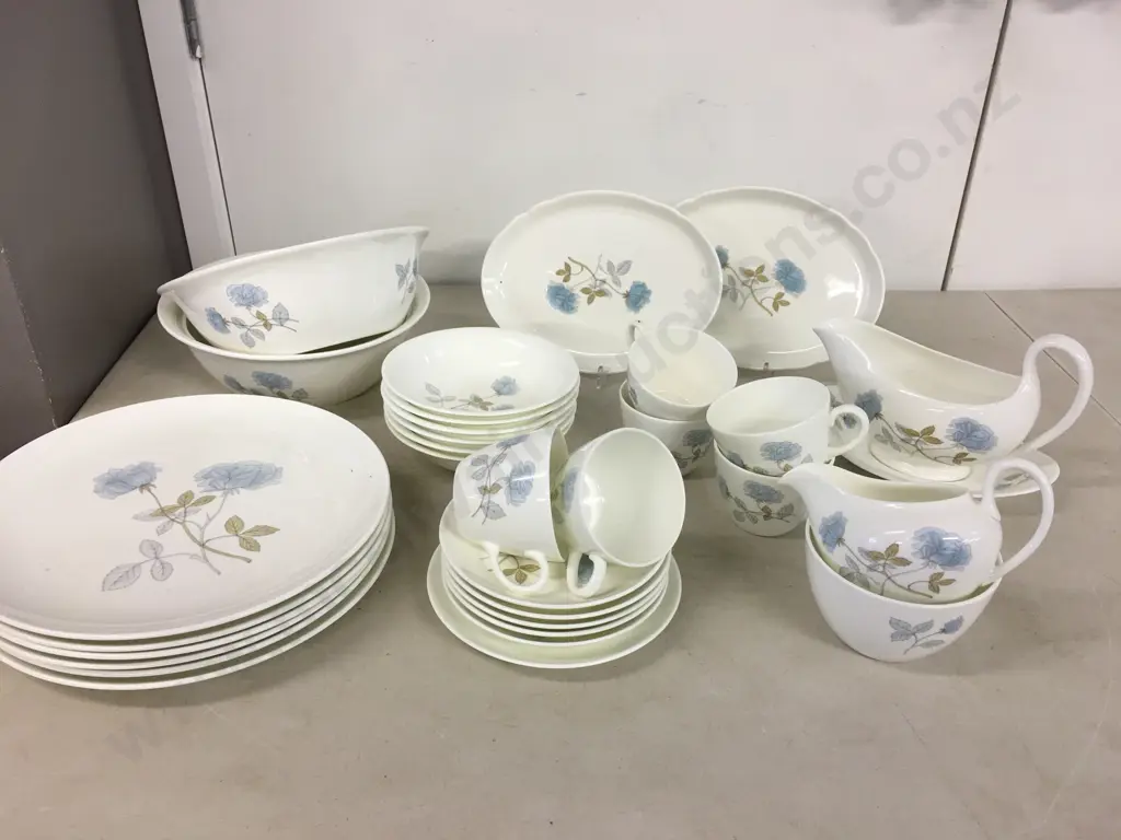 Vintage Wedgwood 'Ice Rose' China Dinnerware 32 Pieces Image 1++