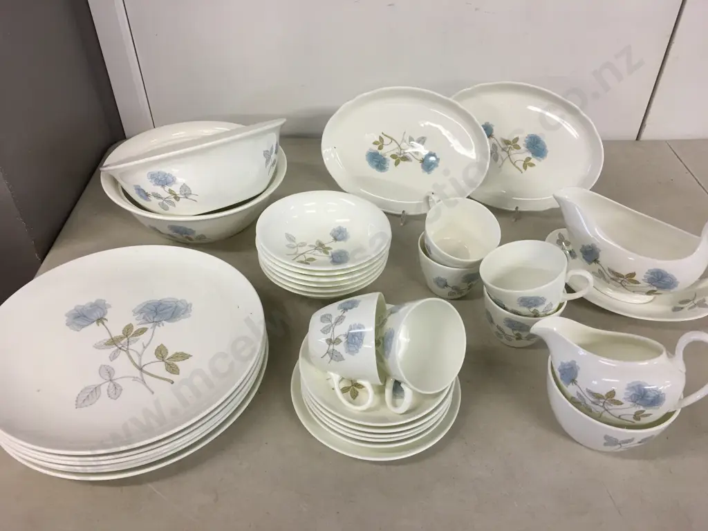 Vintage Wedgwood 'Ice Rose' China Dinnerware 32 Pieces Image 1++