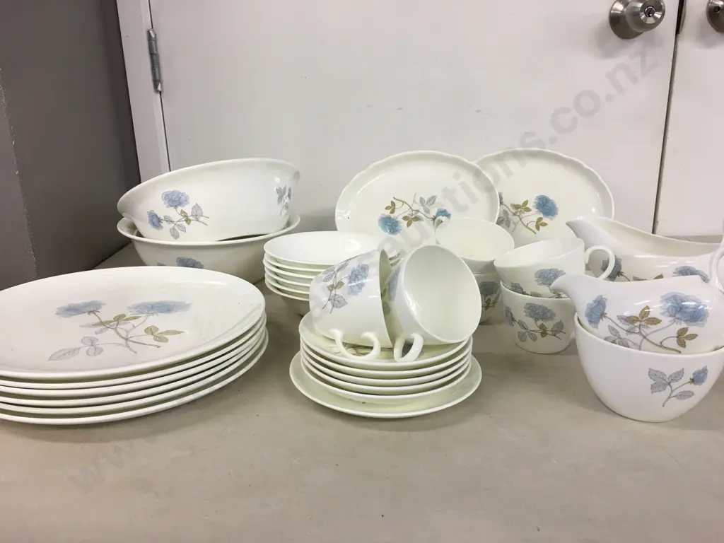 Vintage Wedgwood 'Ice Rose' China Dinnerware 32 Pieces Image 1++