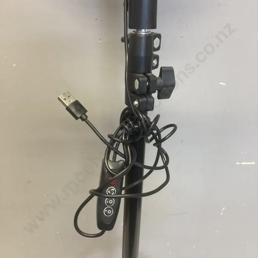 Tech Inc 10" Selfie Light 1.5m Stand Image 1++
