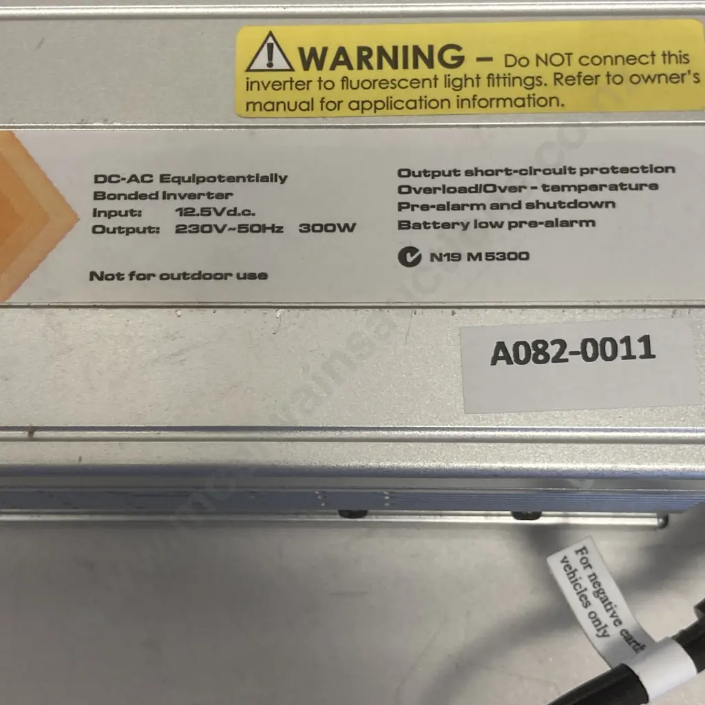 Dick Smith 300W Power Inverter M5300 Input 12.5V d.c. Output 230V"50Hz Image 1++