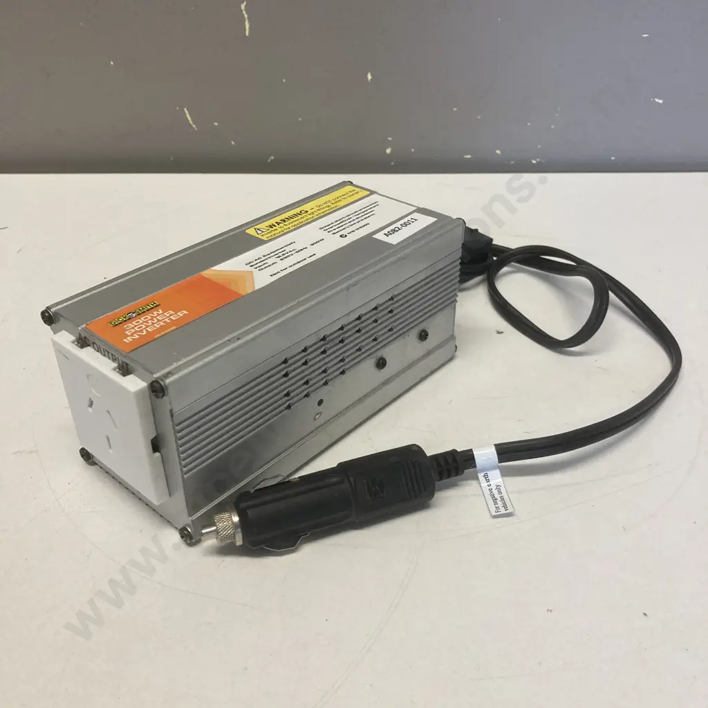 Dick Smith 300W Power Inverter M5300 Input 12.5V d.c. Output 230V"50Hz Image 1++