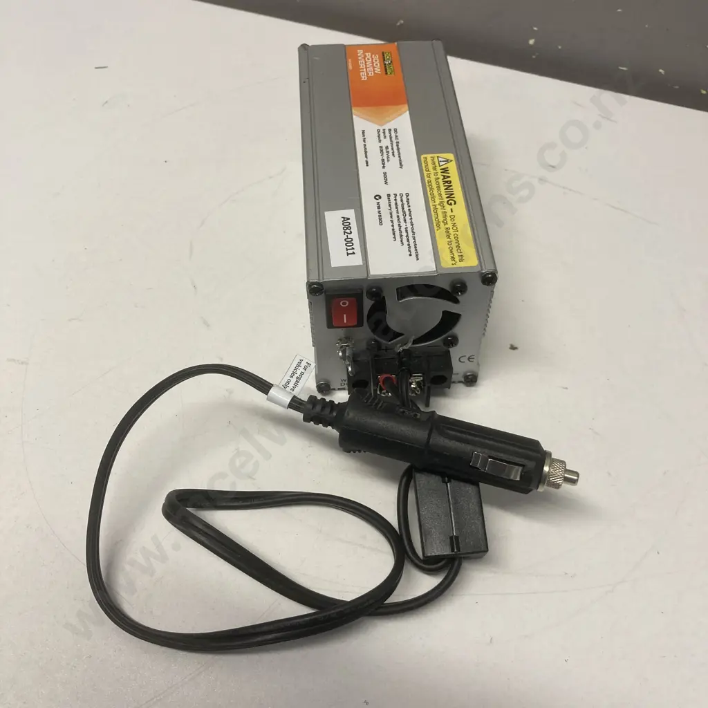 Dick Smith 300W Power Inverter M5300 Input 12.5V d.c. Output 230V"50Hz Image 1++