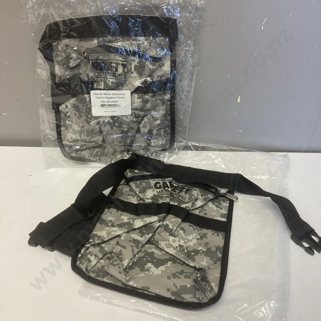 Pair of Garret Metal Detectors Camo Diggers Pouches (New) Image 1++