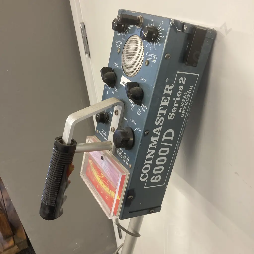 Whites (Oregon USA) Coinmaster 6000/D Series 2 Metal Detector Image 1++