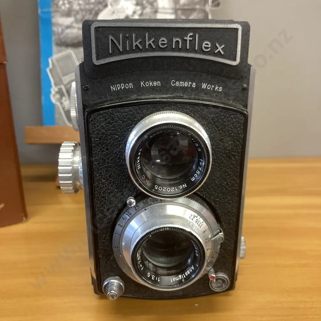 Rare 1950s Nippon Nikkenflex Japanese Medium Format TLR Camera 7.5cm f3.5. Box, Leather Case & Instruction Manual Image 1++