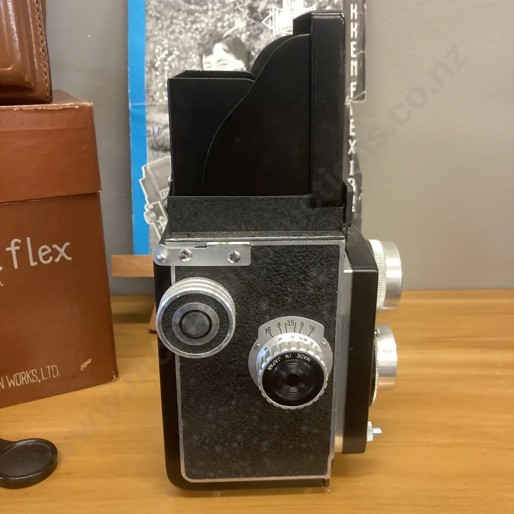 Rare 1950s Nippon Nikkenflex Japanese Medium Format TLR Camera 7.5cm f3.5. Box, Leather Case & Instruction Manual Image 1++