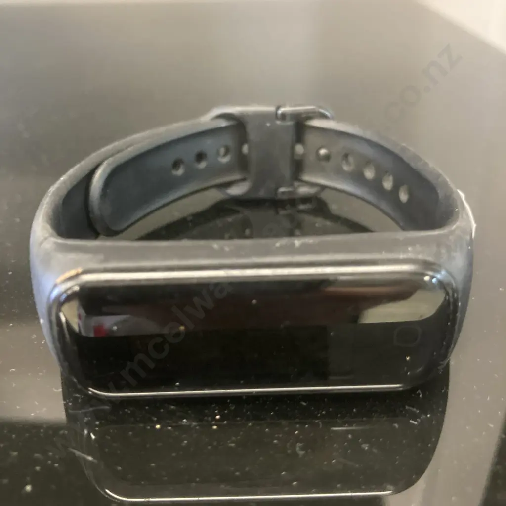 Fit Bit Watch With Black Strap Image 1++