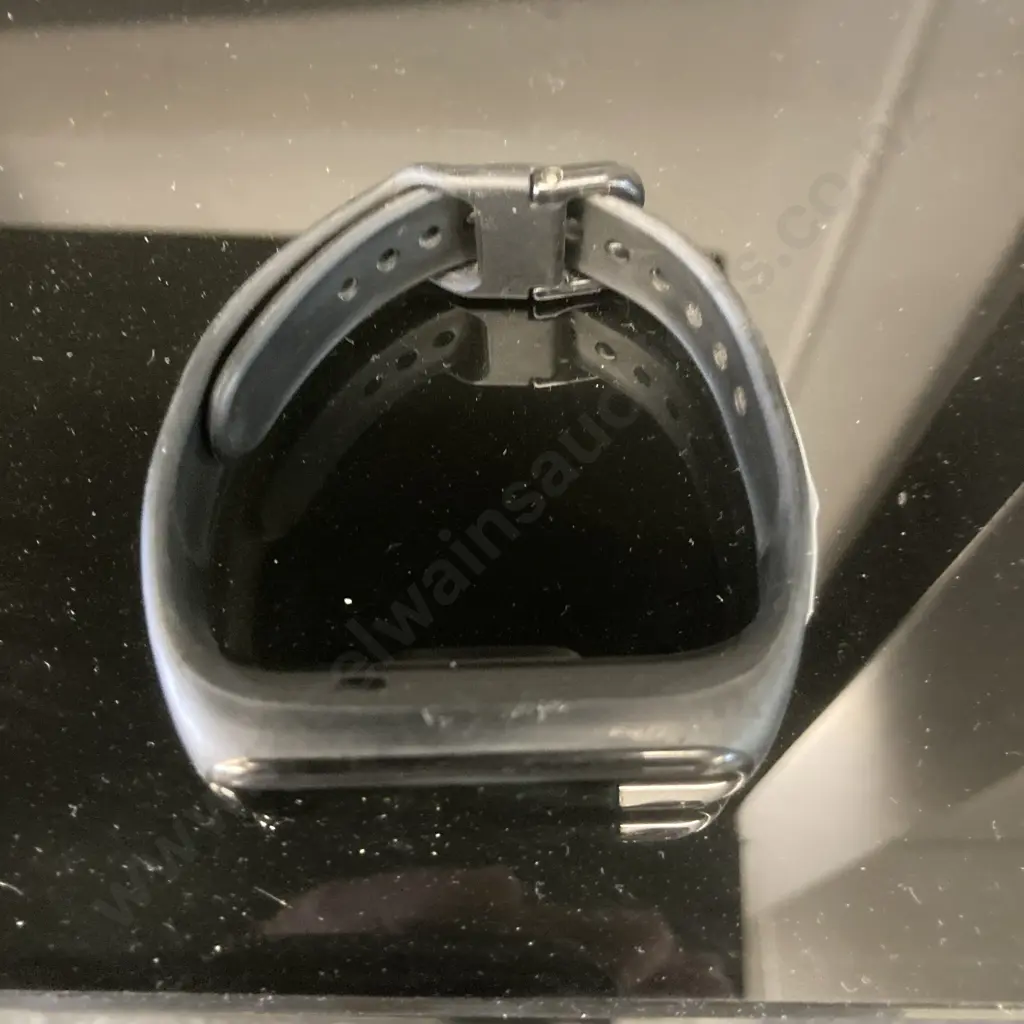 Fit Bit Watch With Black Strap Image 1++