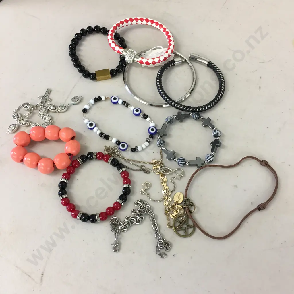 Selection Of Costume Jewellery Bangles Etc Image 1++