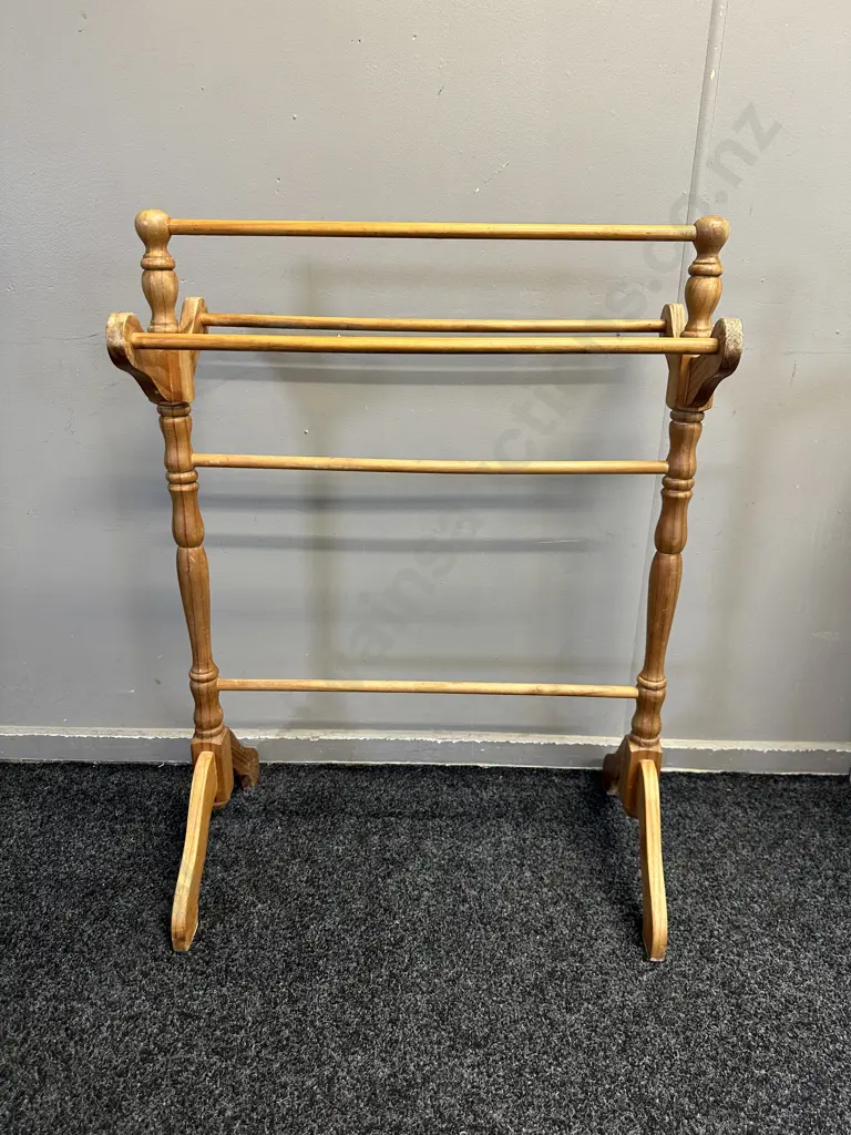 Wooden Pine Towel Rail H88,W65,D38cm. Image 1++