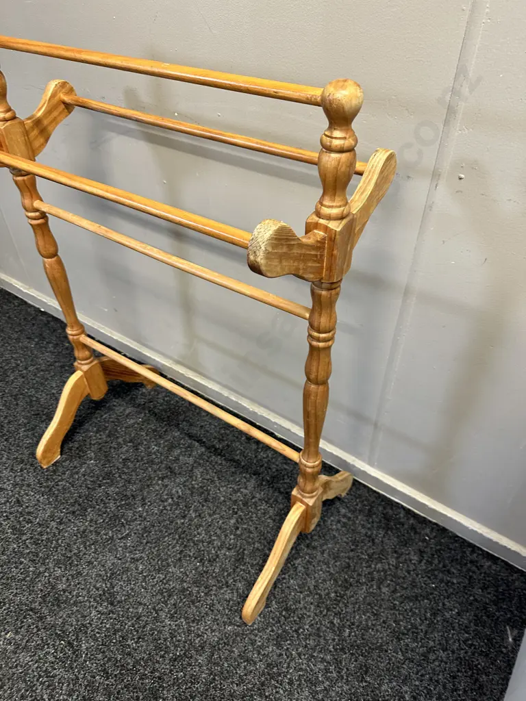 Wooden Pine Towel Rail H88,W65,D38cm. Image 1++