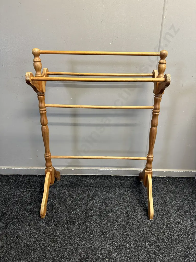 Wooden Pine Towel Rail H88,W65,D38cm. Image 1++