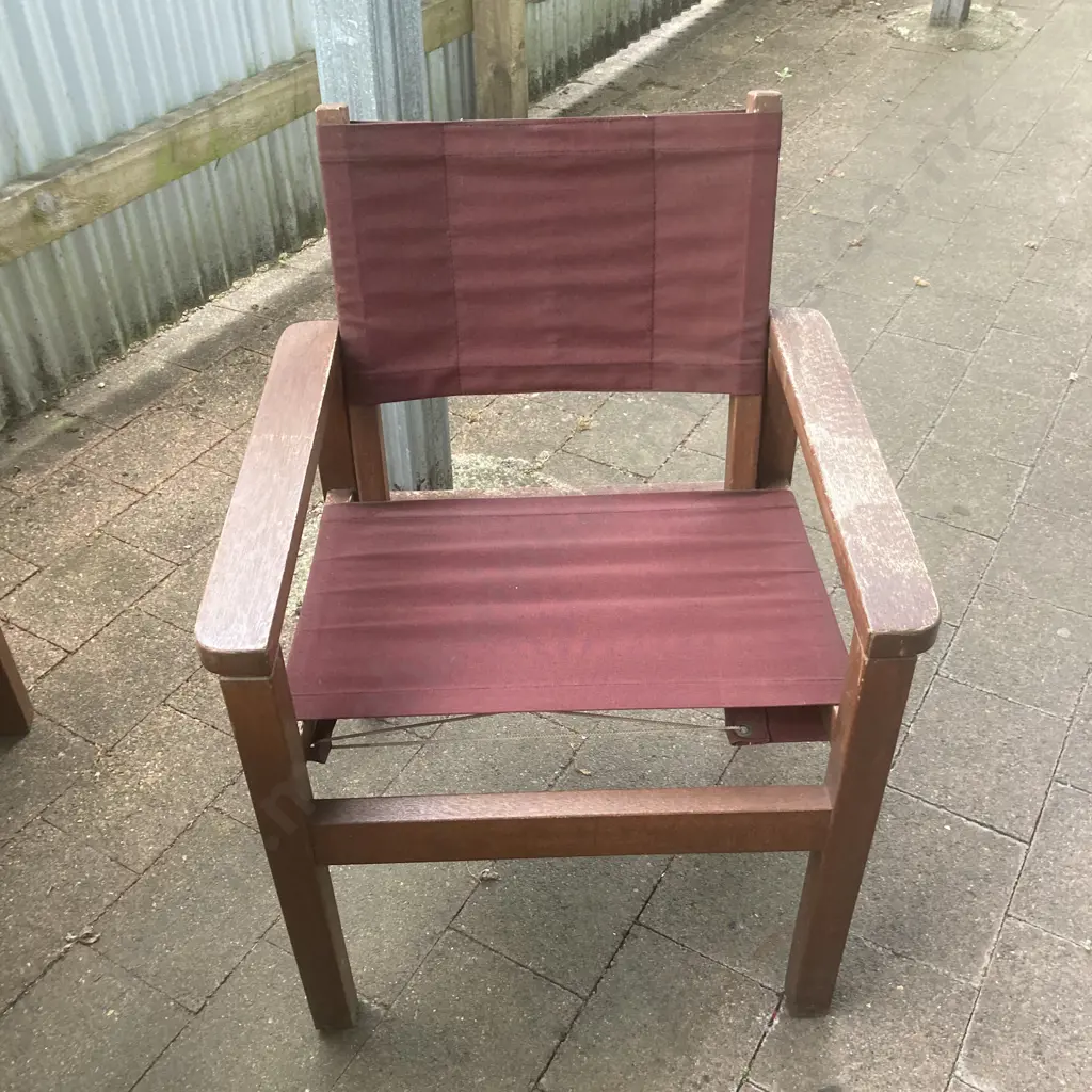 Devon Outdoor 1m Round Table (2 Wooden Wheels ) With Four Burgundy Canvas & Wooden Armed Chairs Image 1++