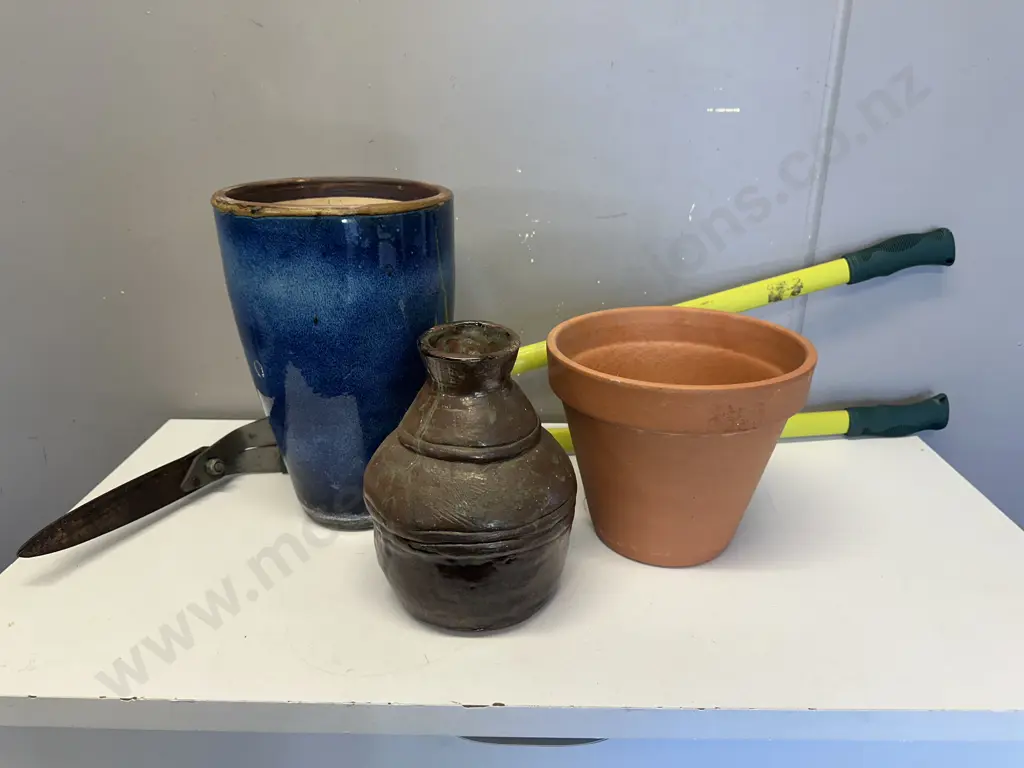 Selection Of Outdoor Pots With McGregors Lopers Image 1++