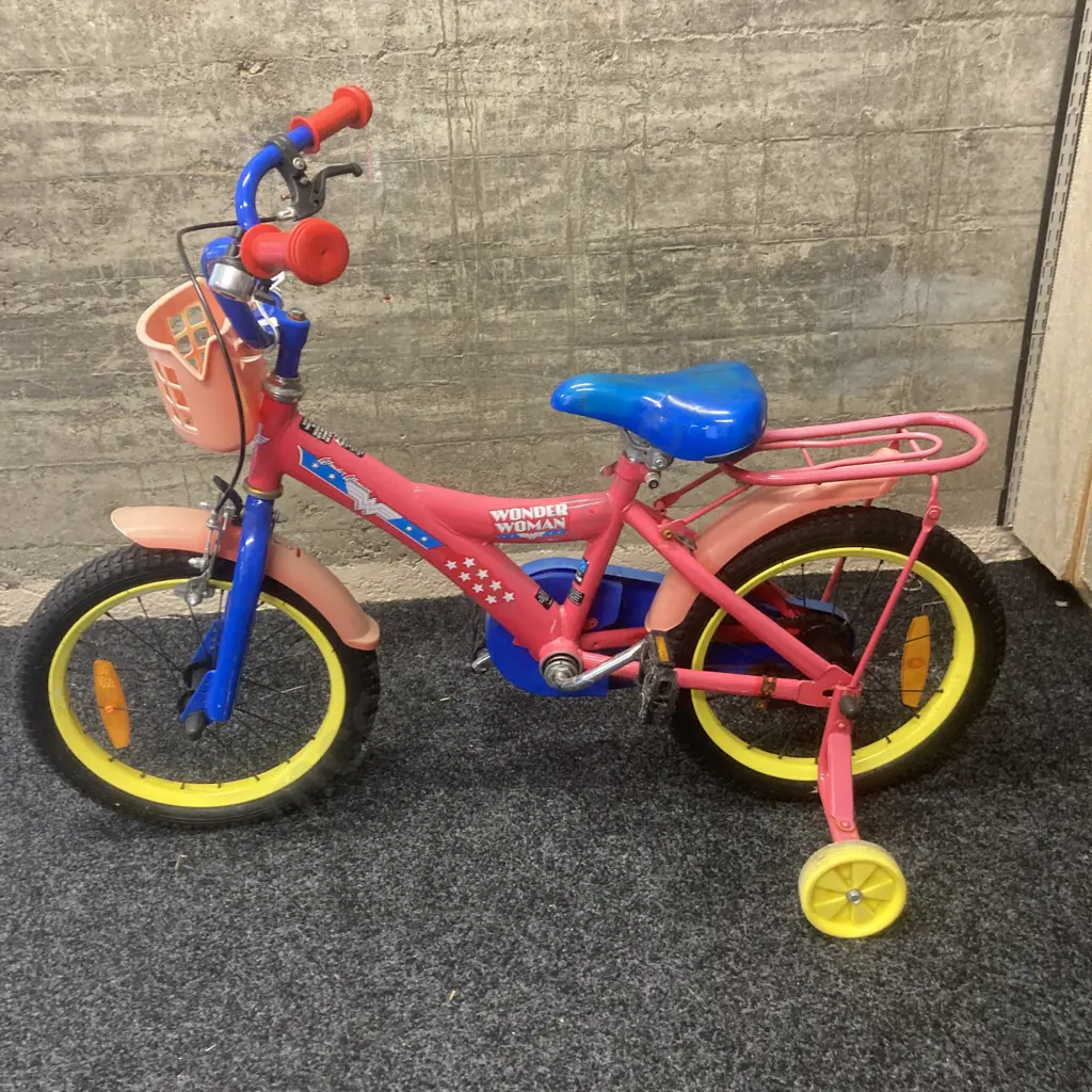 Wonder Woman Kids Bike With Training Wheels Image 1++