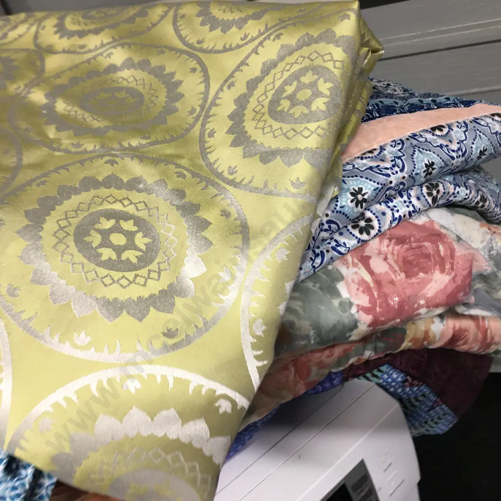 Selection of Assorted Sized Duvet Covers & Pillow Cases Image 1++