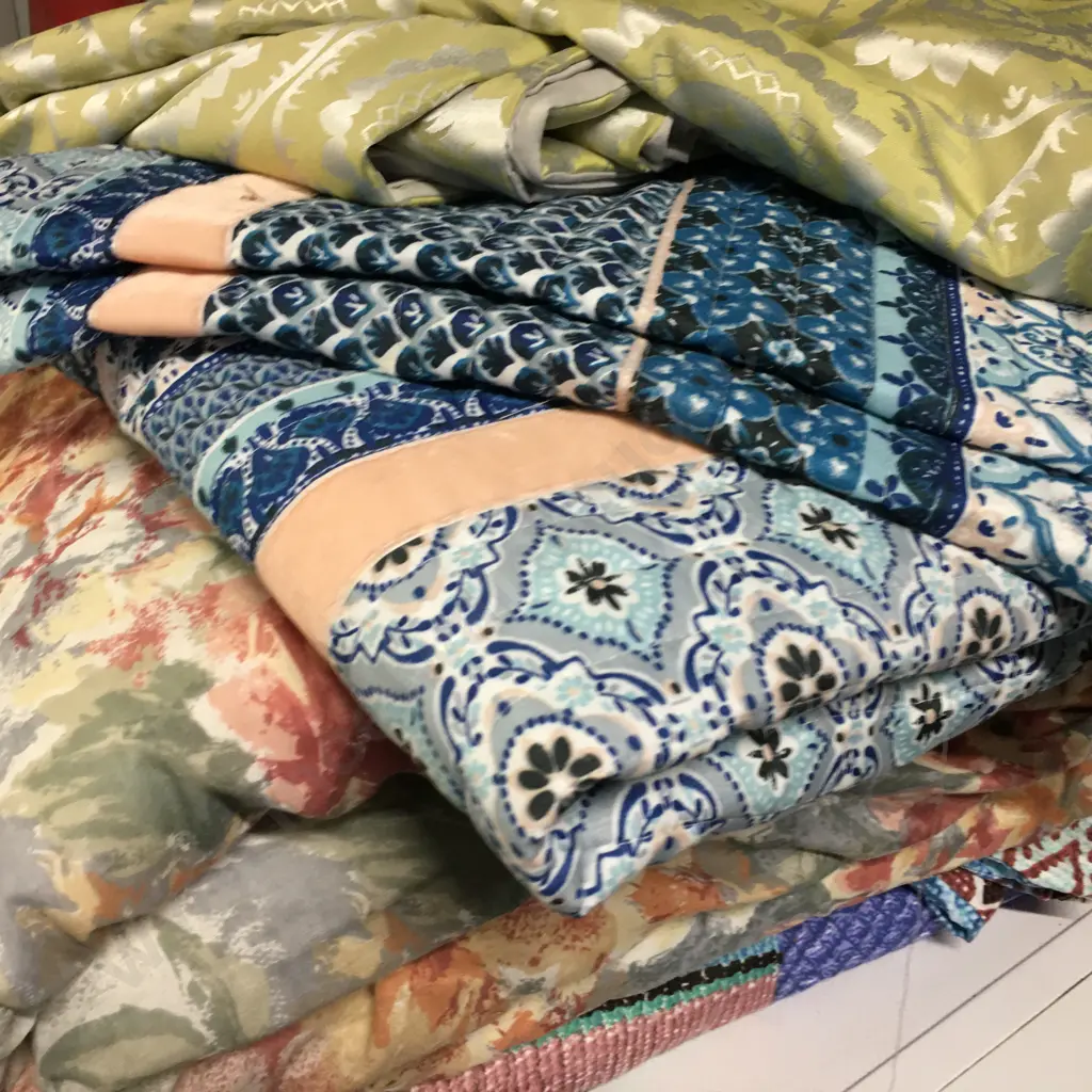 Selection of Assorted Sized Duvet Covers & Pillow Cases Image 1++
