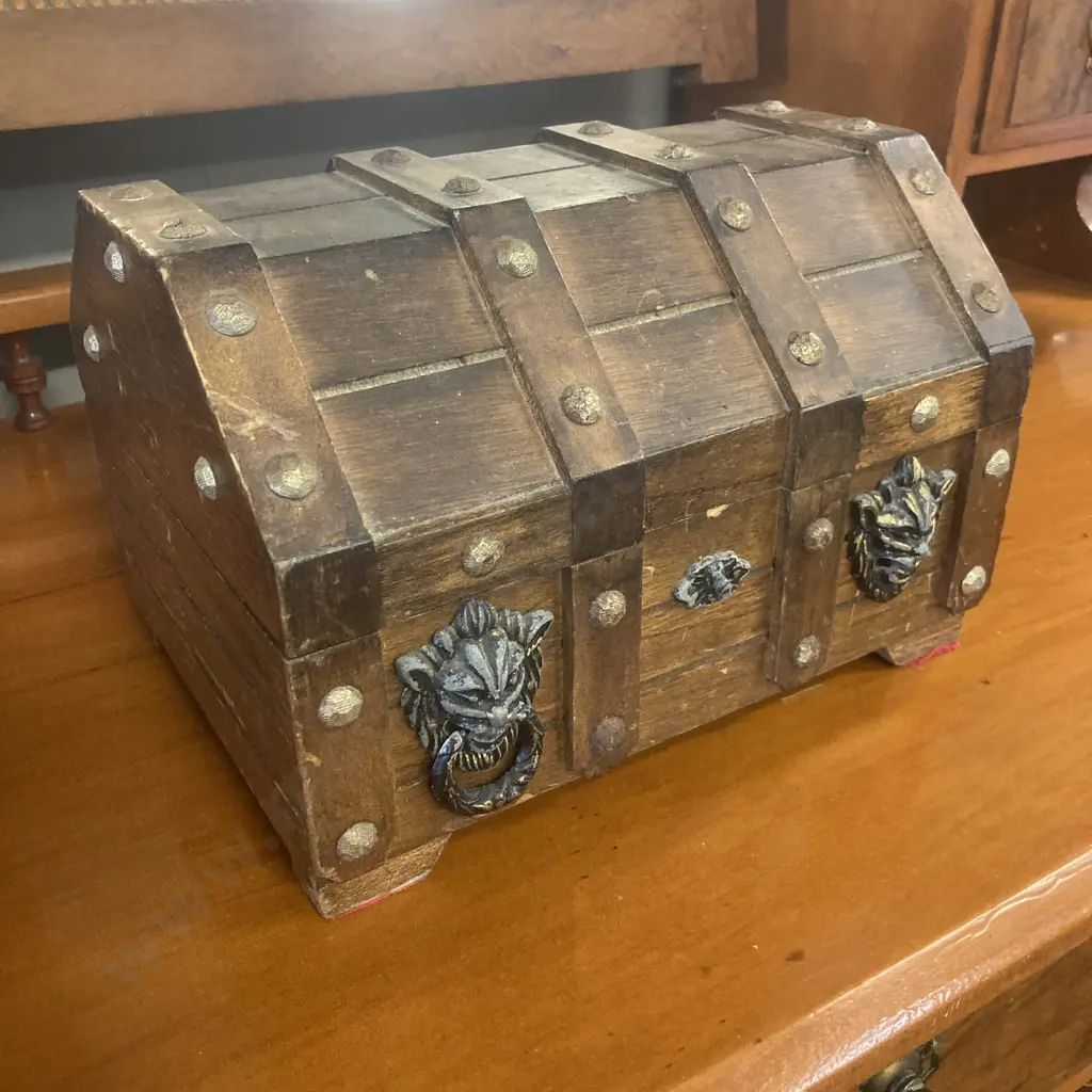 Vintage Treasure Chest Jewellery Box (As Found Condition). H16.5 W25 D19cm Image 1++