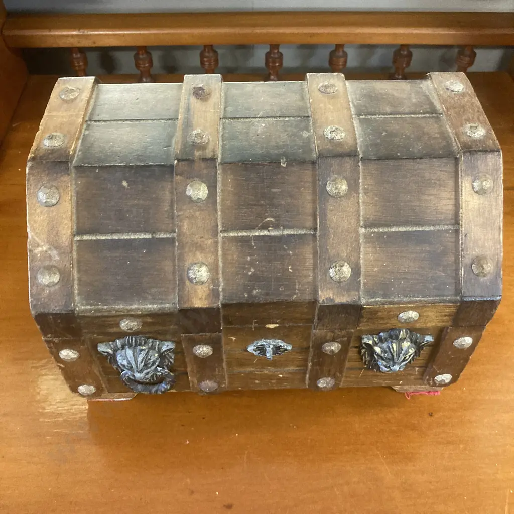 Vintage Treasure Chest Jewellery Box (As Found Condition). H16.5 W25 D19cm Image 1++