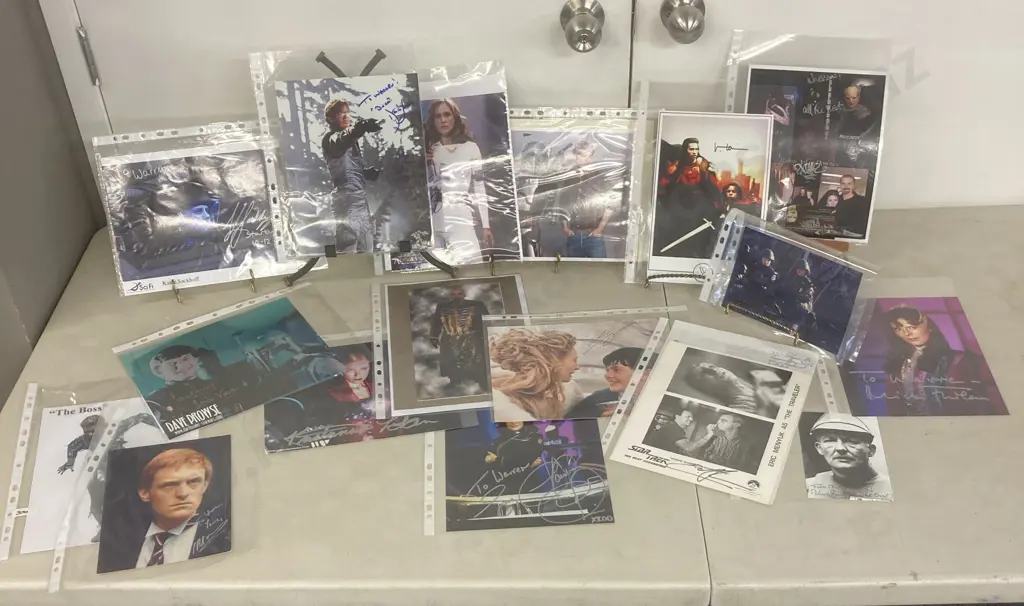 Sci Fi, Star Trek, Buck Rogers, Starship Troopers Etc Autographs, Signed Photos Etc Image 1++