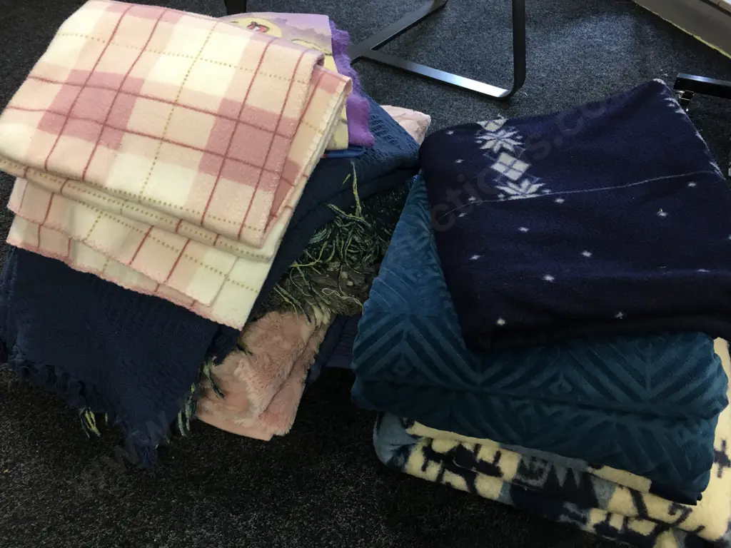 Large Selection of Throws & Blankets Image 1++