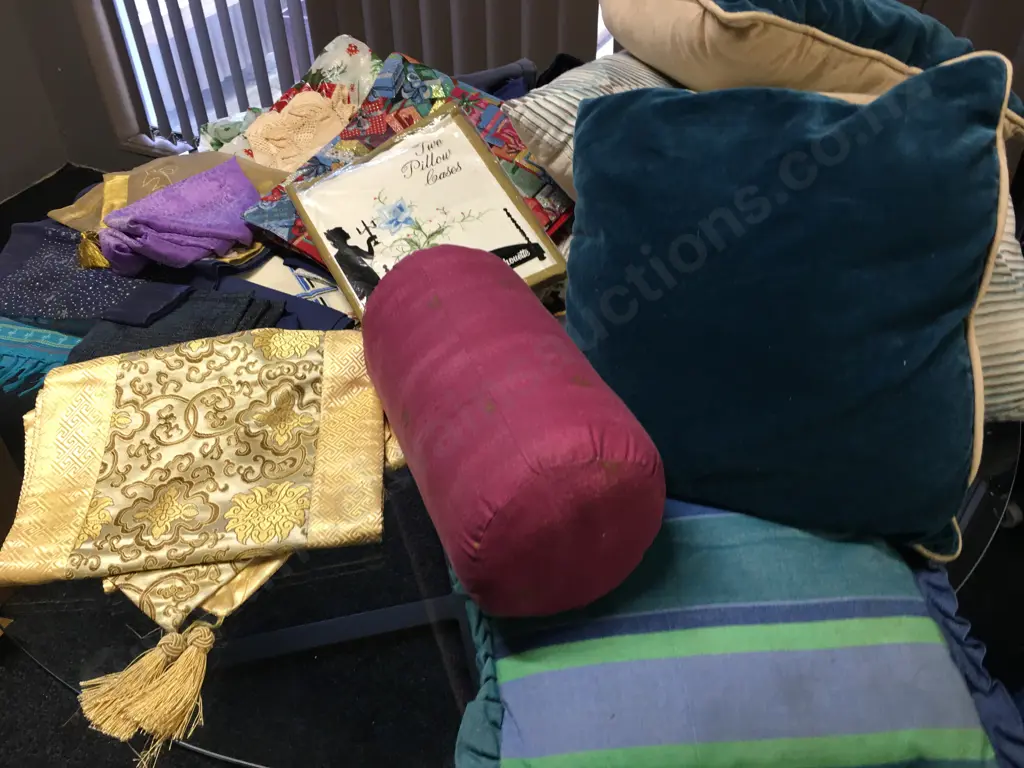 Selection of Vintage Linen, Drawer Liners, Cushions Etc(Not Saleable Donated) Image 1++