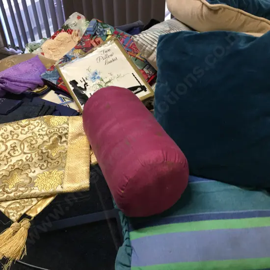Selection of Vintage Linen, Drawer Liners, Cushions Etc(Not Saleable Donated)