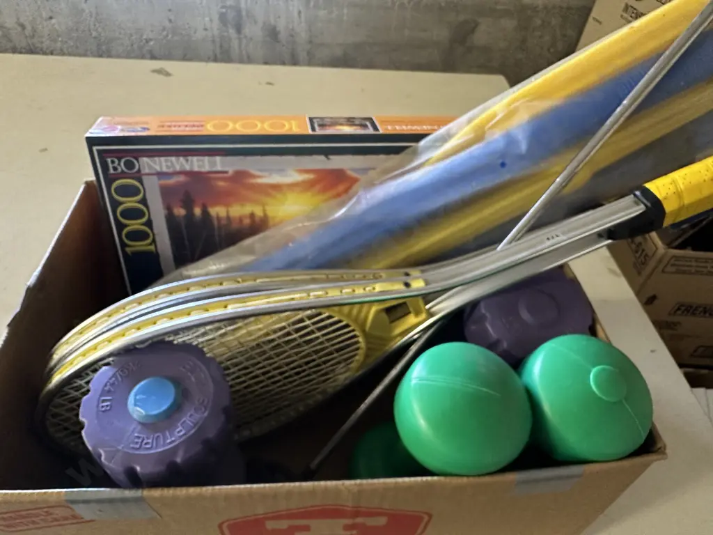 Box Of Sundries Including Puzzle, Oars Etc Image 1++
