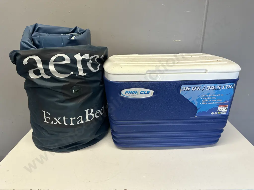 Pinnicle 34 Litre Chilly Bin With AERO Air Bed Image 1++