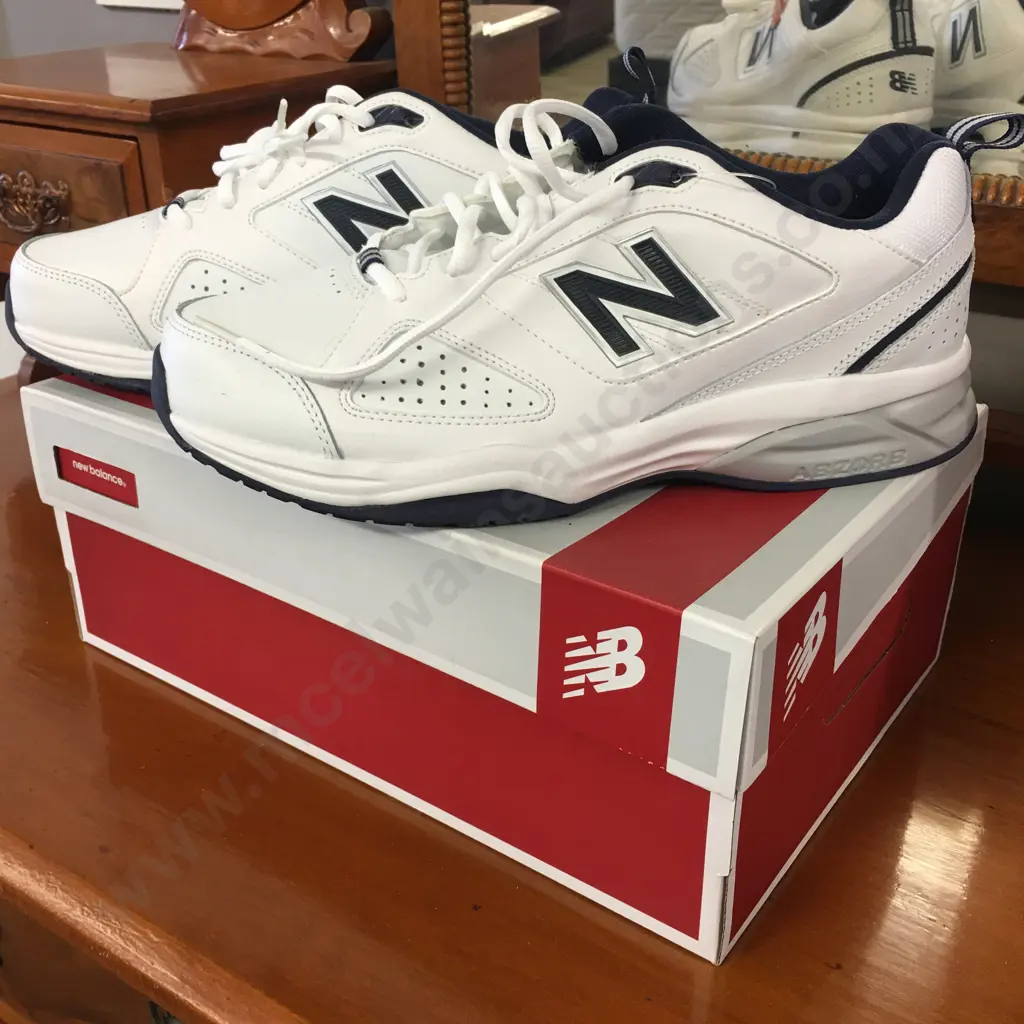 New Balance Mens Size 10 Training Sneakers Image 1++