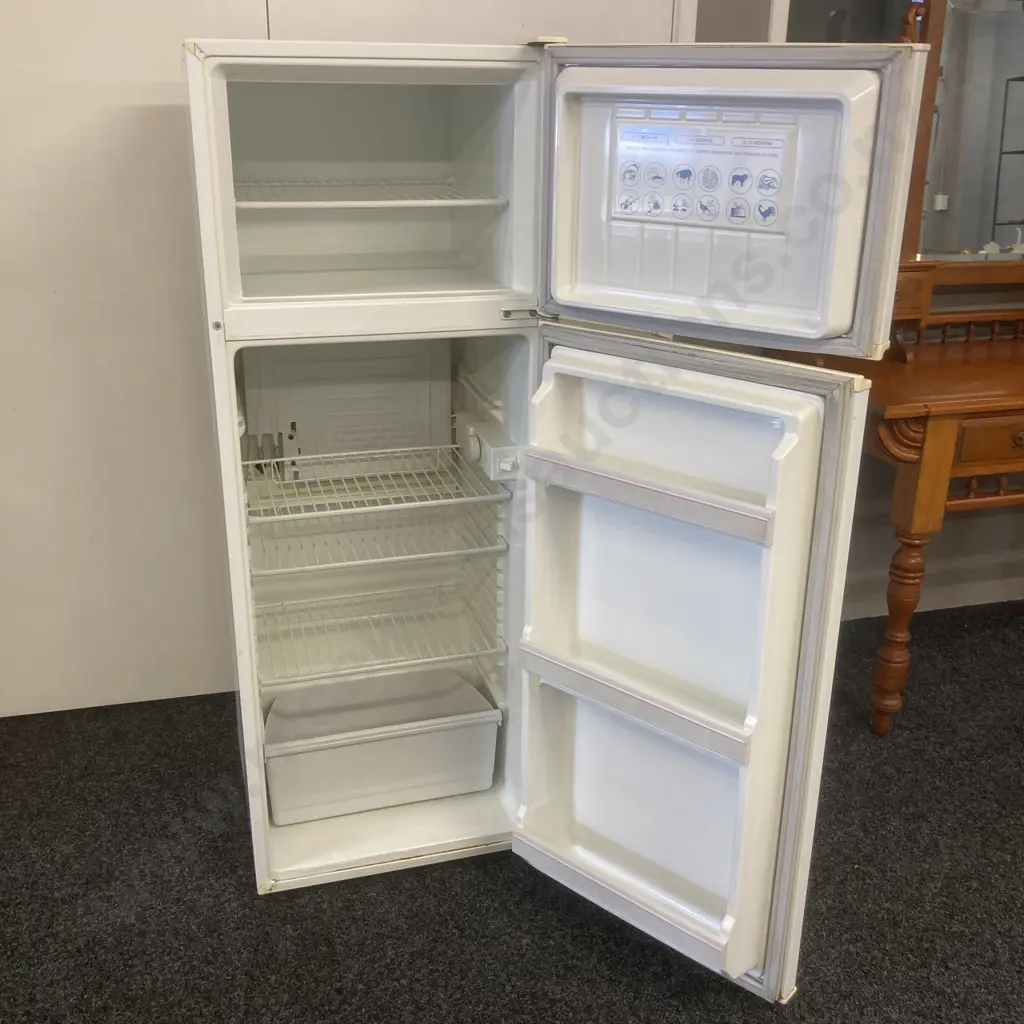 Simpson Silhouette 221 Fridge Freezer Image 1++