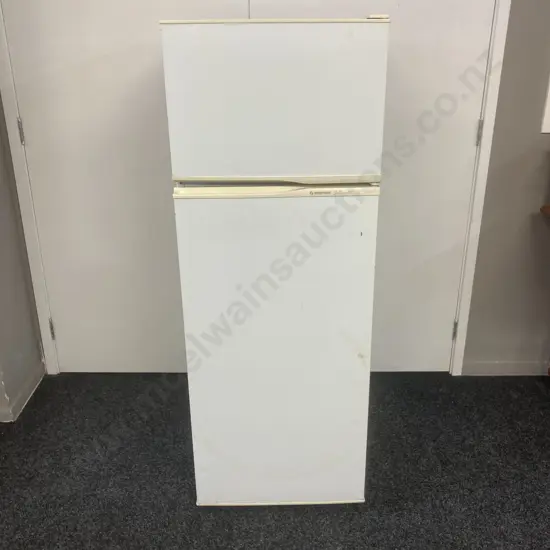 Simpson Silhouette 221 Fridge Freezer