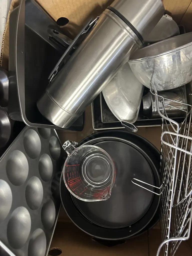 Assorted Box Lot Of Bakeware Image 1++
