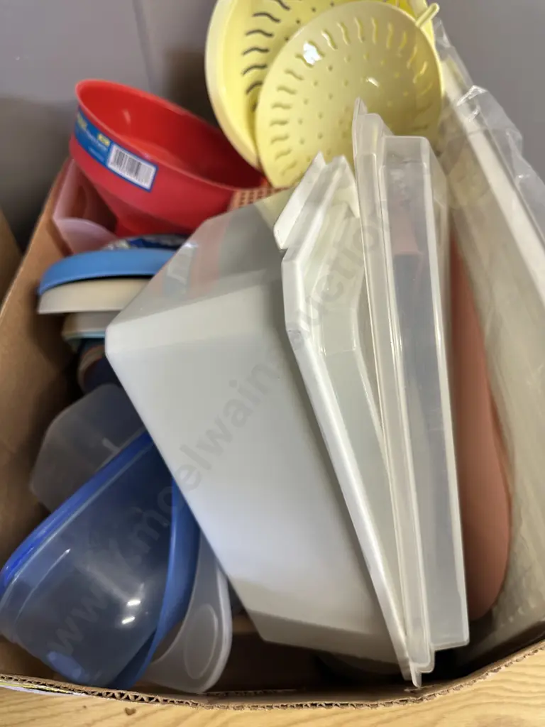 Box Of Assorted Plasticware(Not Saleable Donated) Image 1++