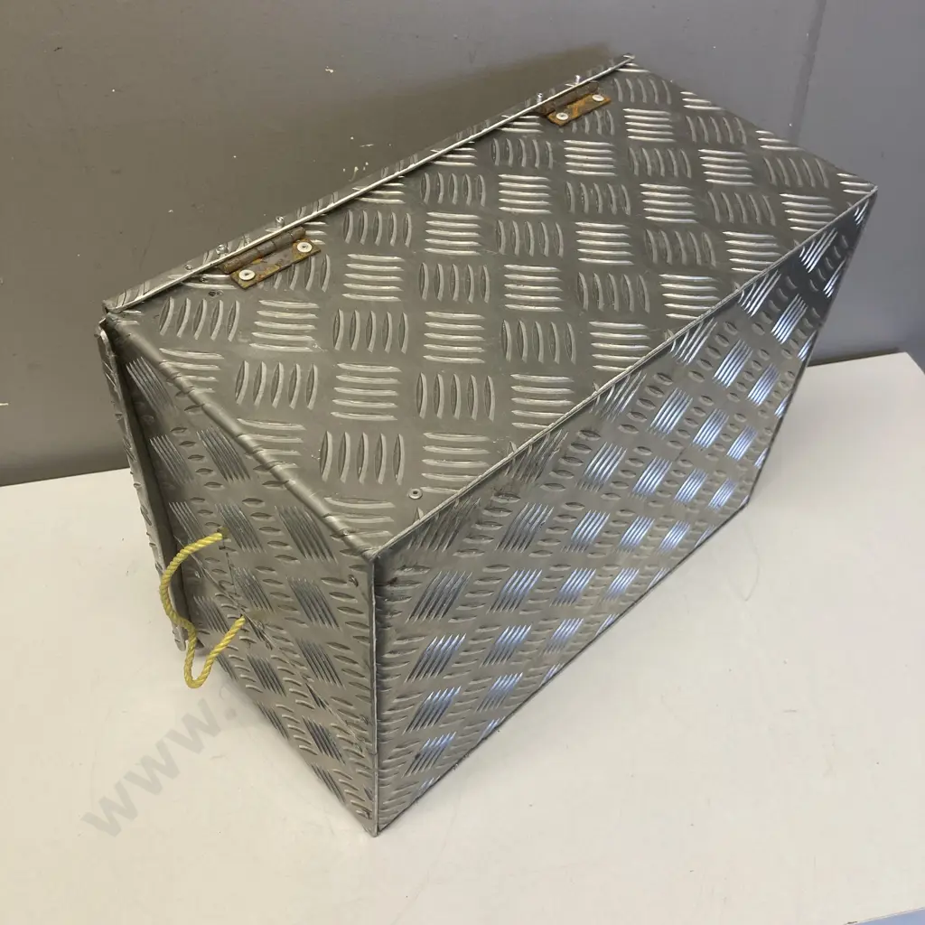Aluminium Treadplate Lockbox. H21 W43.5 D33cm Image 1++