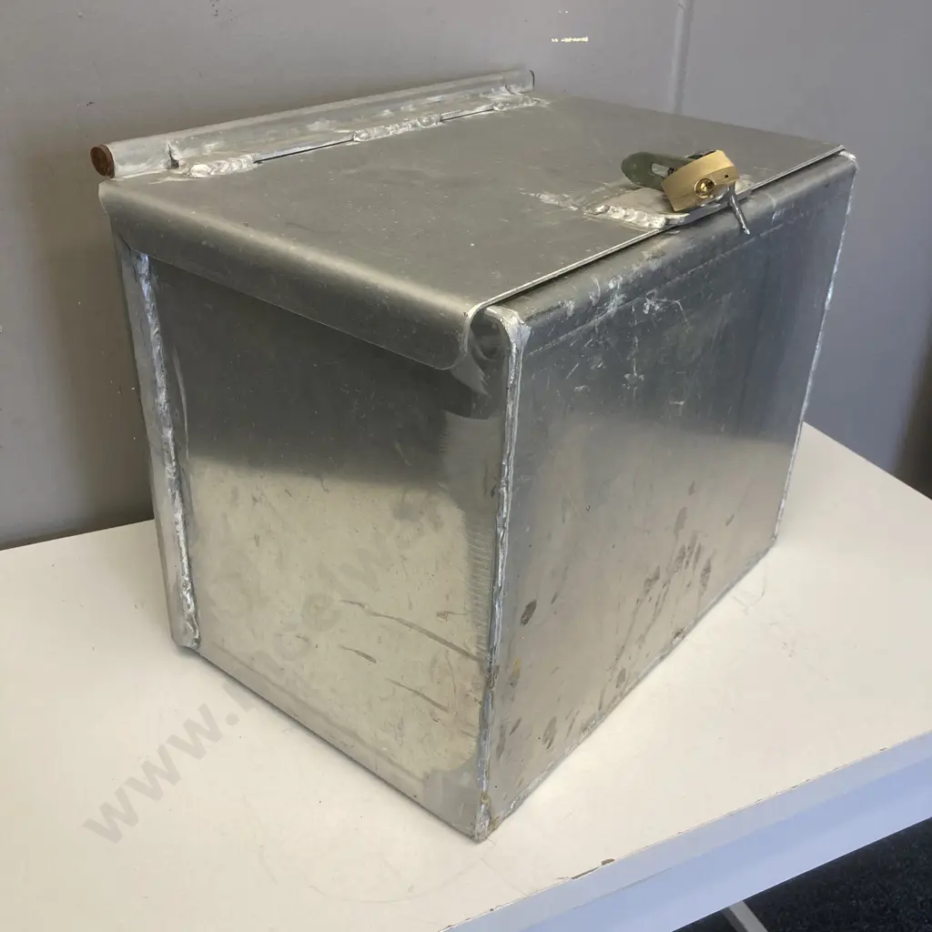 Aluminium Lockbox With Padlock & Key. H32 W46 D38cm Image 1++