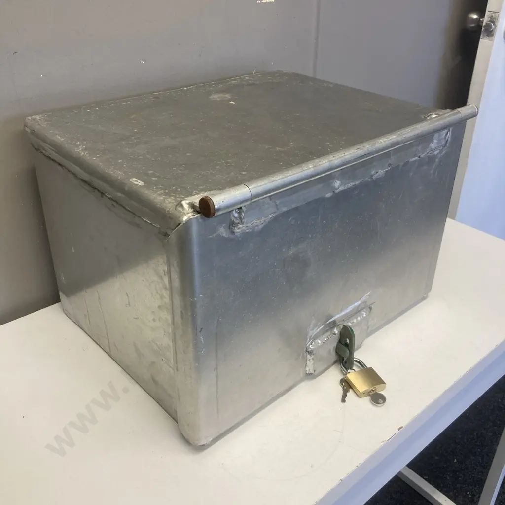 Aluminium Lockbox With Padlock & Key. H32 W46 D38cm Image 1++