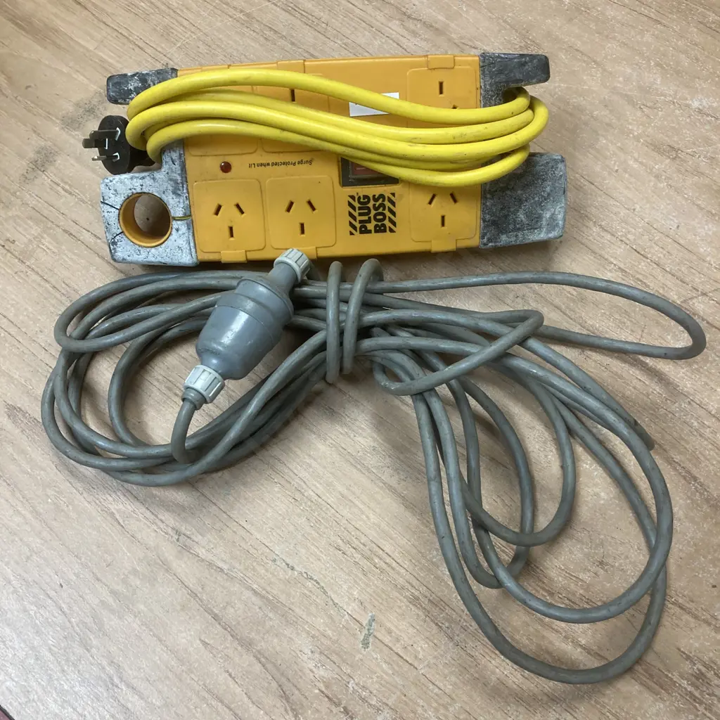 HPM Plug Boss With Grey Extension Lead Image 1++
