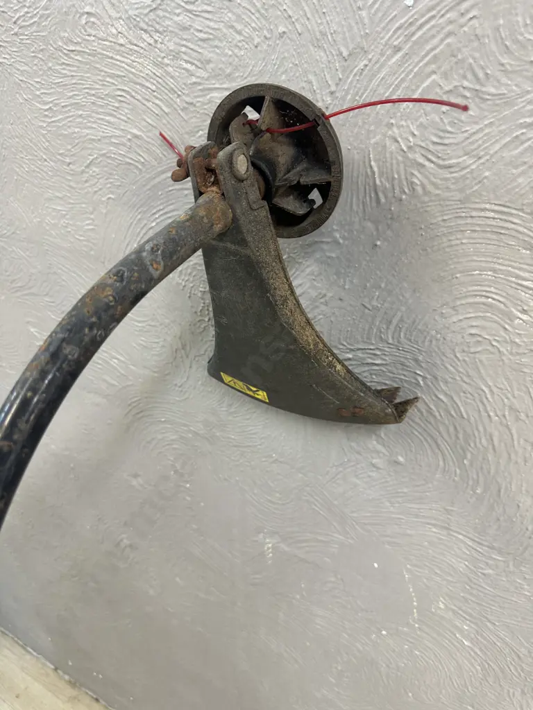 Homelite Petrol Line Trimmer Image 1++