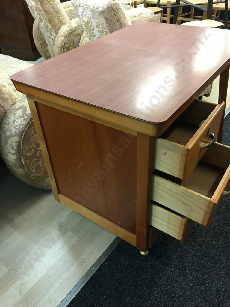 Mid Century Desk With Brown Formica Top. H75 W90.5 D60cm Image 1++