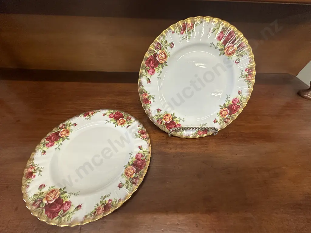 Royal Albert Old Country Roses Dinner Plates x2 Dia21cm. Image 1++