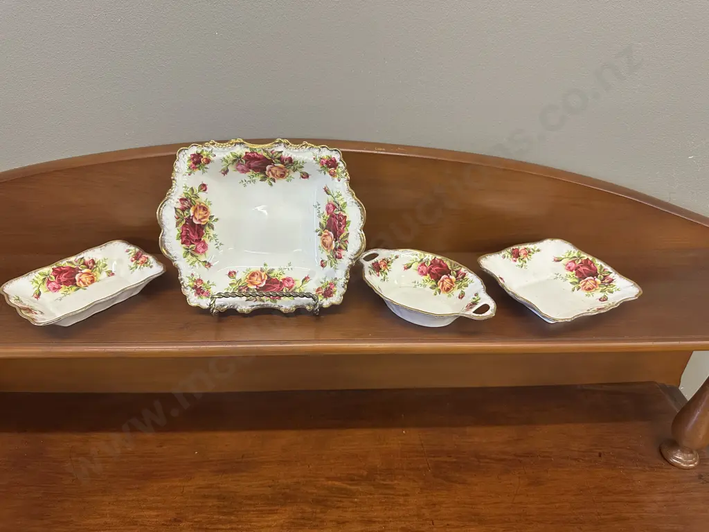  Royal Albert Old Country Roses Dishes Including Sweet Dish Etc Image 1++