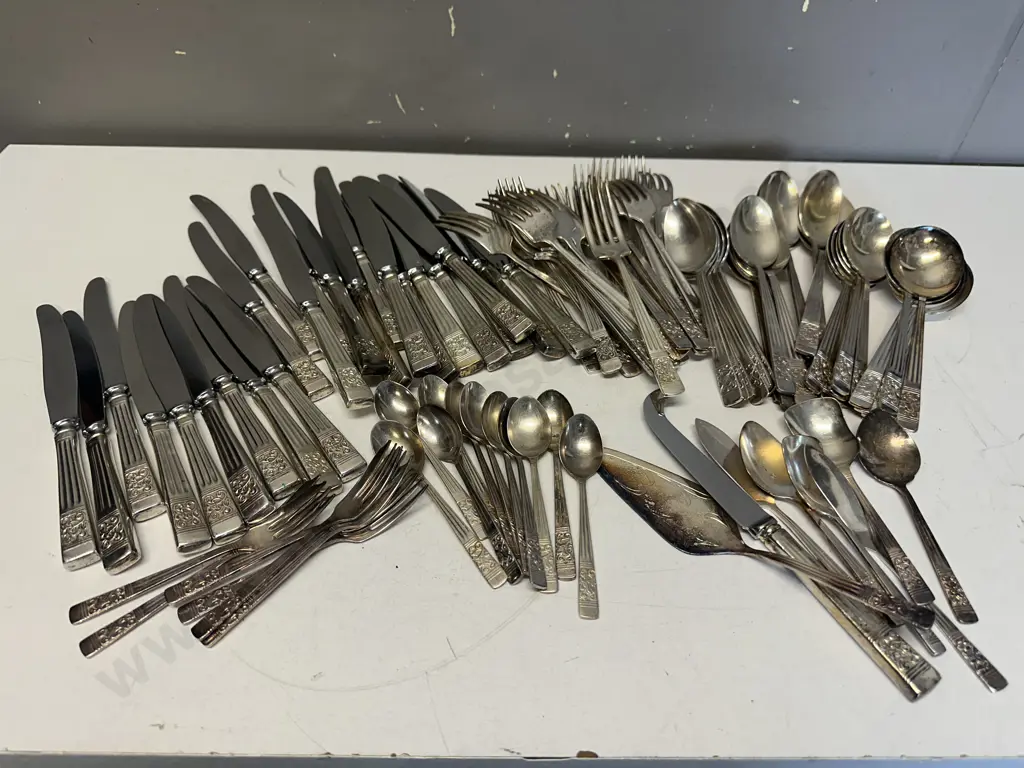 Rodd Cutlery Set 'Berkeley' Twelve Place Setting (Less One Teaspoon) With Extras Image 1++