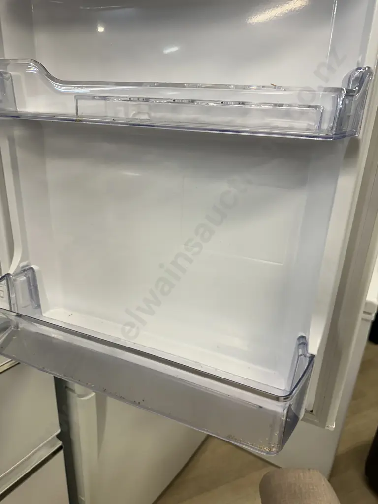 Mitsubishi Refrigerator - Freezer 370 Litre With Icemaker, Model MR-CX37EJ-W-A Image 1++